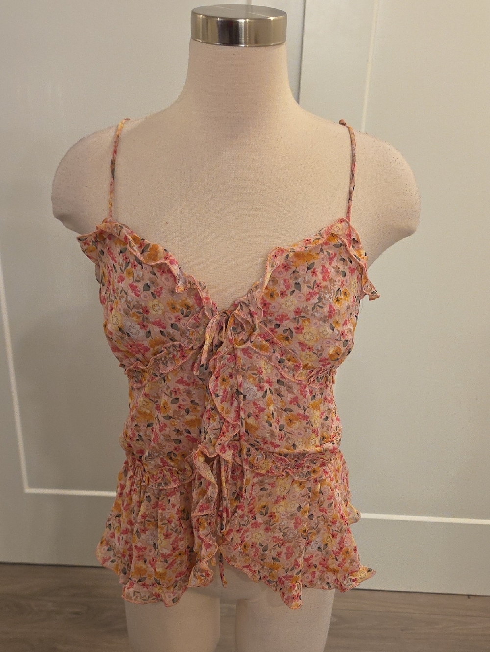 Lush women’s Pink Floral Ruffle Tie-Front Top. Size L new without the tags